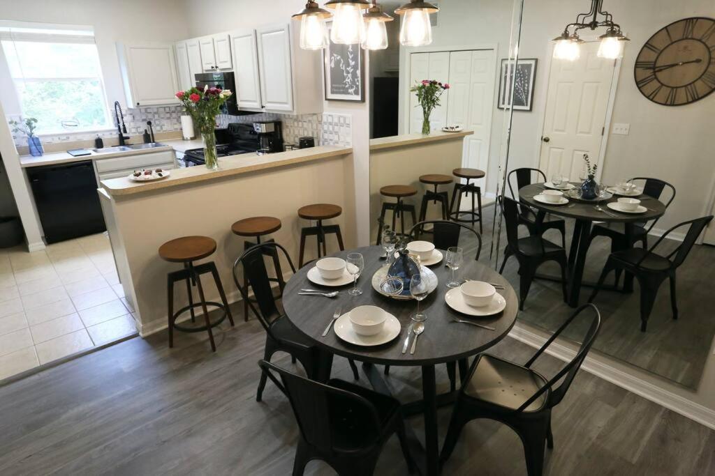 Renovated Modern Industrial Suite 2 Bedroom Condo Gainesville Eksteriør billede