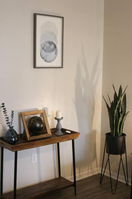 Renovated Modern Industrial Suite 2 Bedroom Condo Gainesville Eksteriør billede